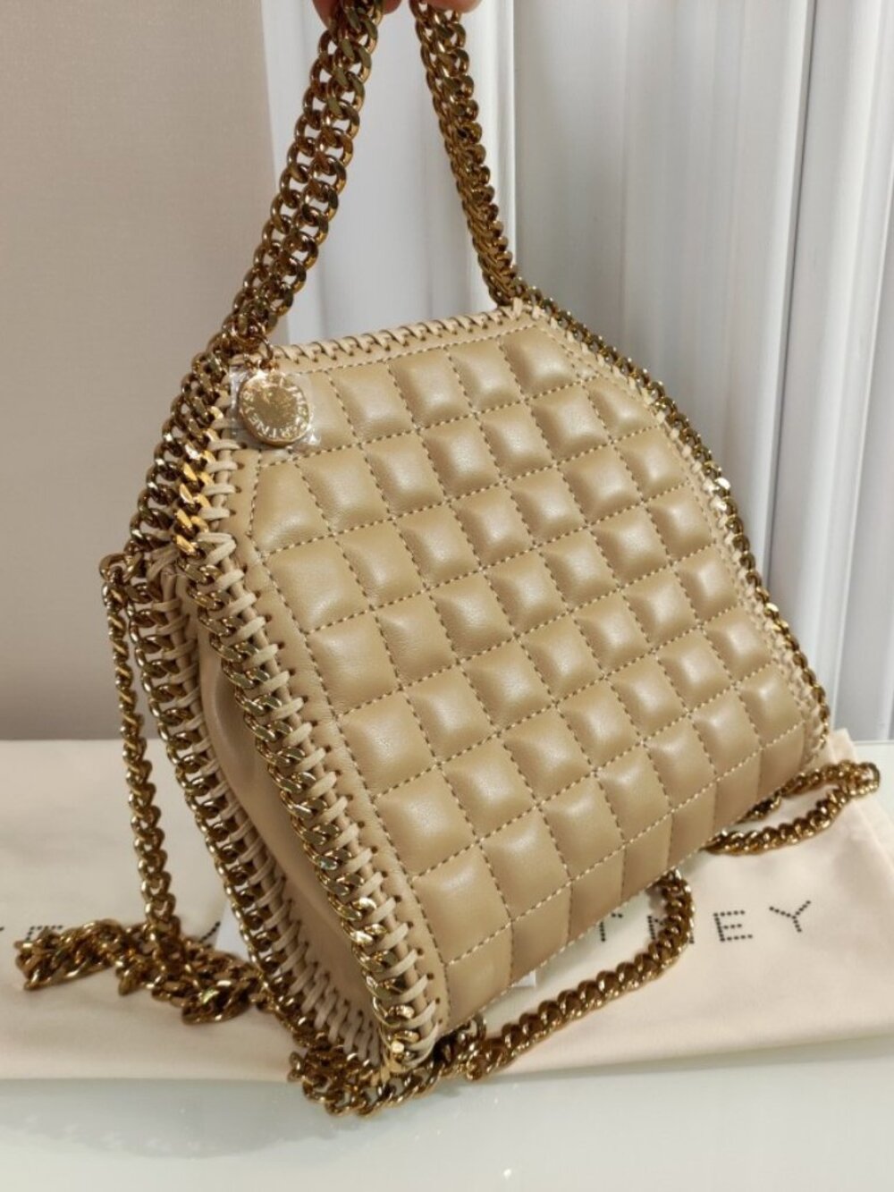 Stella McCartney Elegant Quilted Chain Bag - Picture 4 of 6